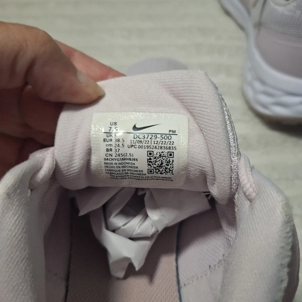 Nike Revolution 6 Running Shoe Sneaker Womens 7.5 Pale Pink Lightweight Comfort